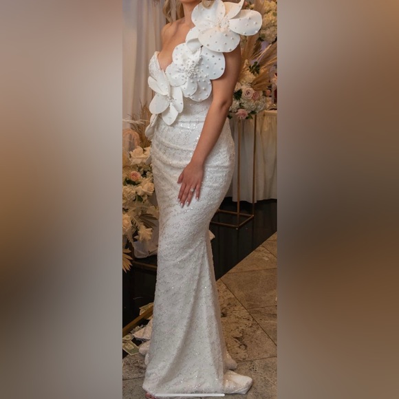 White Bridal Gown - Picture 4 of 6